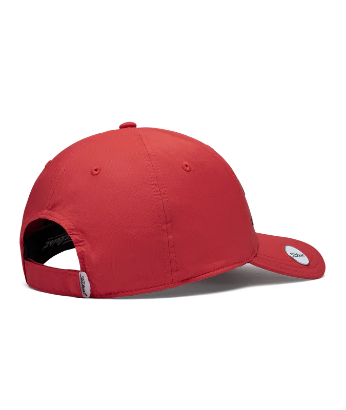 Titleist Czapka Players Performance Czerwona + Ball Marker - Epic Golf