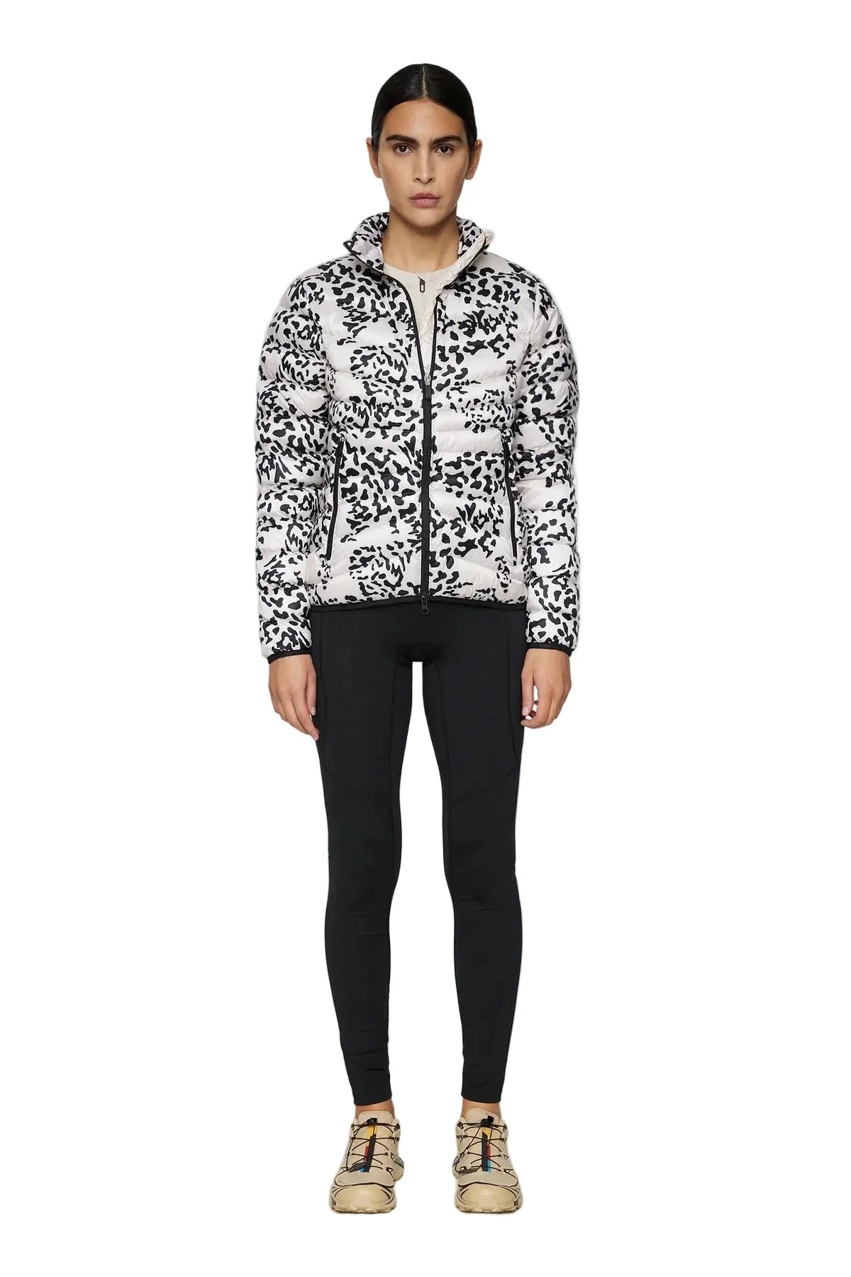 J. Lindeberg Damska Kurtka Puchowa Lara Print Snake Rock Moonbeam - Epic Golf